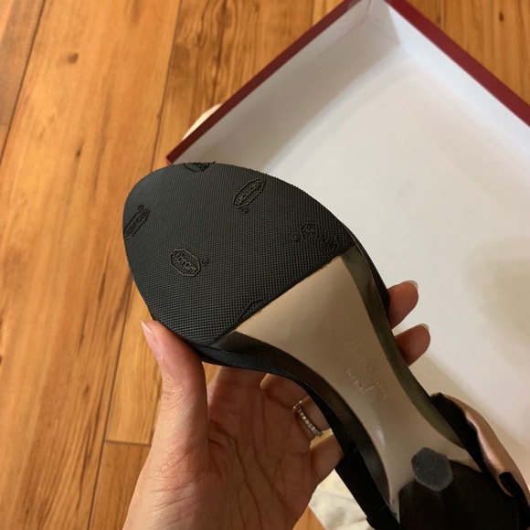 BNIB Salvatore Farragamo bow heels sz37 - Picture 5 of 6